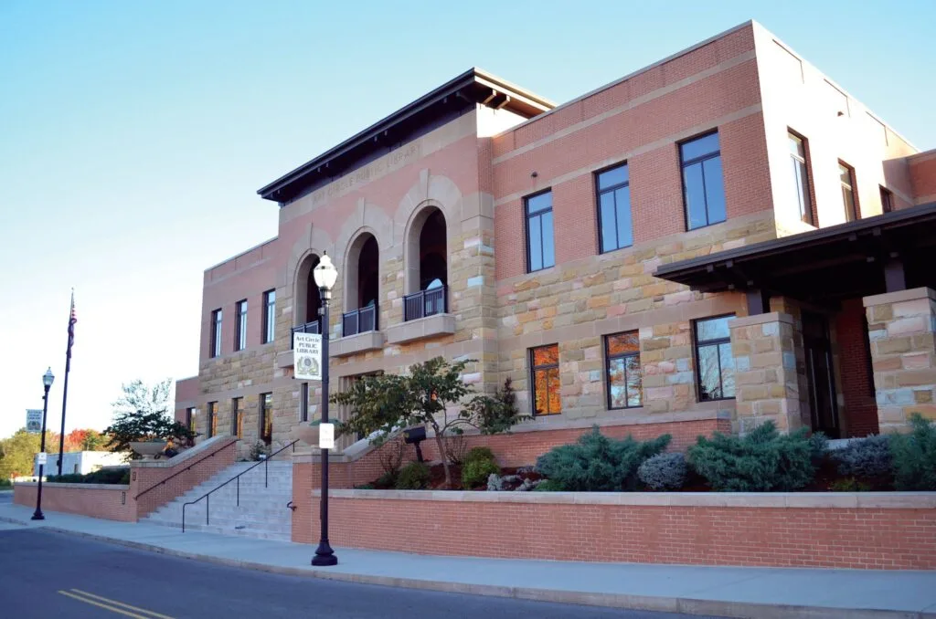 Art Circle Public Library