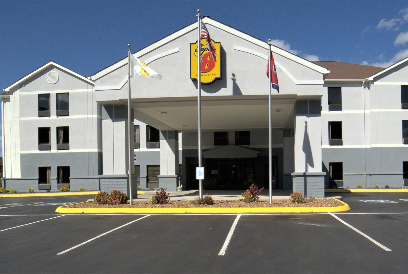 Super 8 by Wyndham Crossville — photo 2