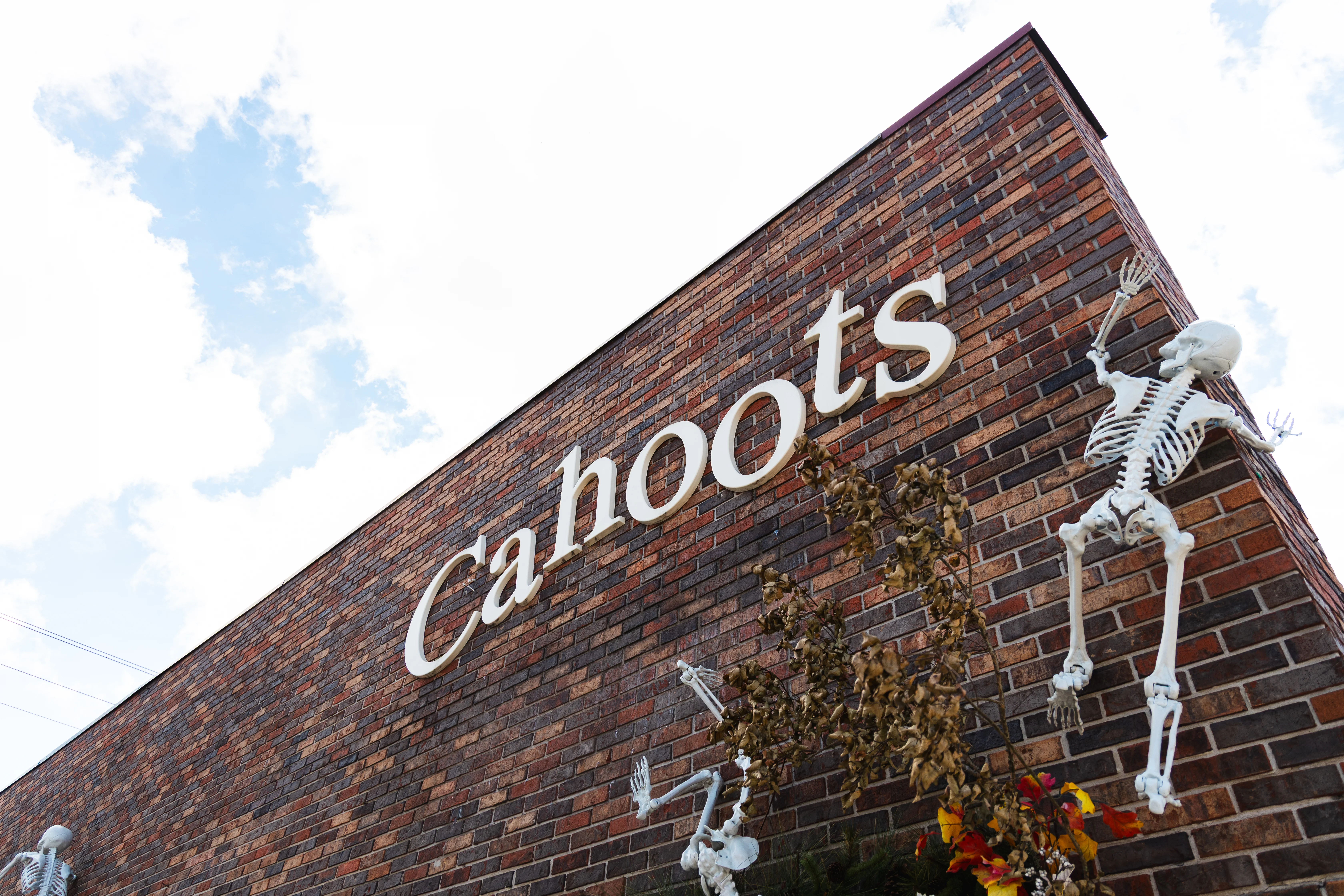 Cahoots – Two Gals General Store